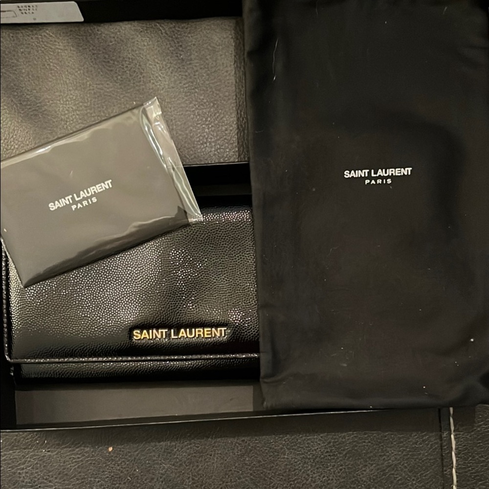 Saint Laurent Black Leather Wallet! With Box !!